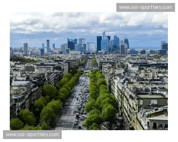 战术板 解析巴黎圣日耳曼如何在阵地战中利用肋部渗透破局