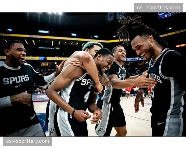 马刺文班亚马内线策应能力开发，年轻球队控场经验逐步积累